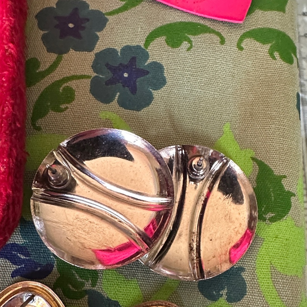 1980’ Vintage Mixed Resin gold tone  & Dangle Earrings - Pink, Purple, Cream - Picture 12 of 16